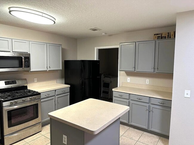 4811 Pebble Bluff Ln