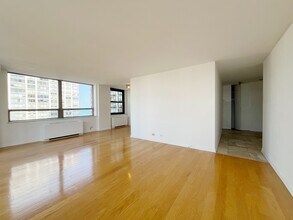 5701 N Sheridan Rd in Chicago, IL - Building Photo - Building Photo