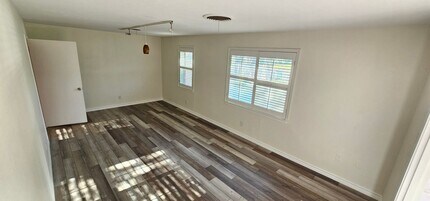 1401 E Sherman Dr in Denton, TX - Foto de edificio - Building Photo