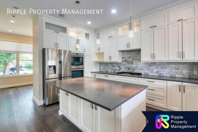 11 Hendon Dr NW in Calgary, AB - Building Photo - Building Photo