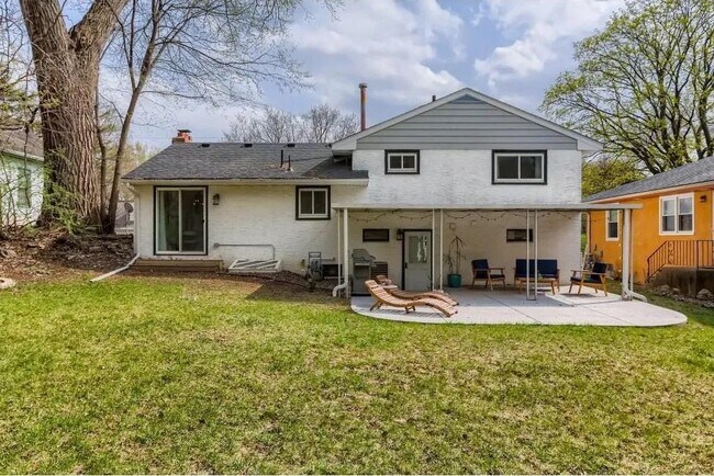 1825 41st Ave NE in Minneapolis, MN - Building Photo - Building Photo
