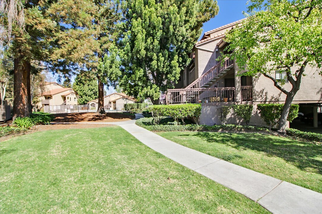 2250 Monroe St, Unit 207 in Santa Clara, CA - Building Photo