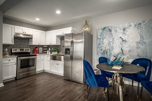 Pearl at Oyster Creek Apartments in Lake Jackson, TX - Building Photo