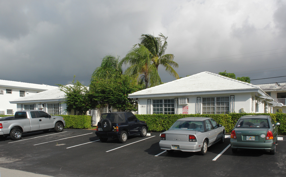 1911 NE 51st St in Fort Lauderdale, FL - Building Photo