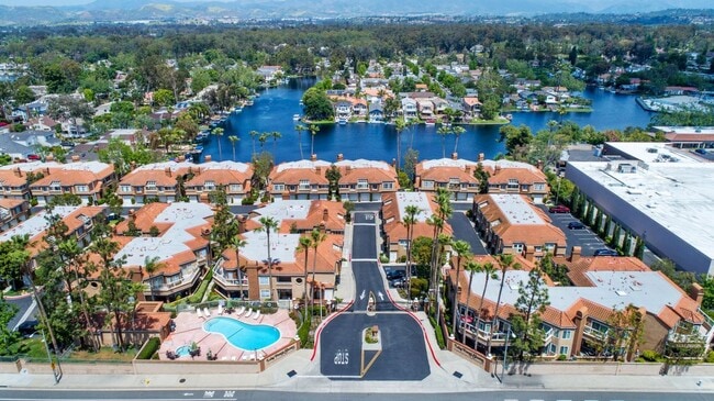 24241 Swiftriver Ct in Lake Forest, CA - Building Photo - Building Photo