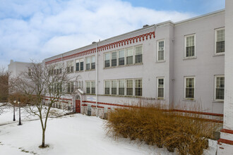 Joseph Presti Sr. Apartments in Niagara Falls, NY - Foto de edificio - Building Photo