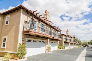Willow Crest Townhome Aparmtents in Desert Hot Springs, CA - Building Photo