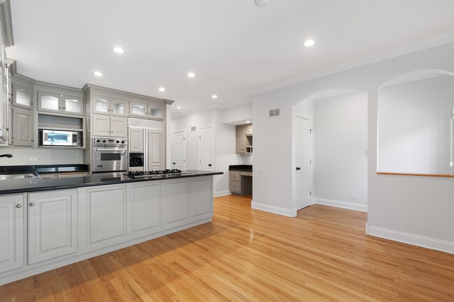 property at 2725 N Magnolia Ave