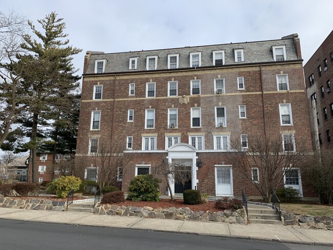 200 Centre Ave in New Rochelle, NY - Building Photo - Primary Photo