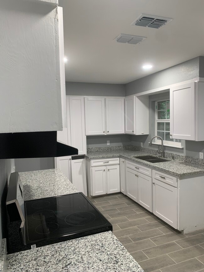 property at 2302 E Bowie Ave