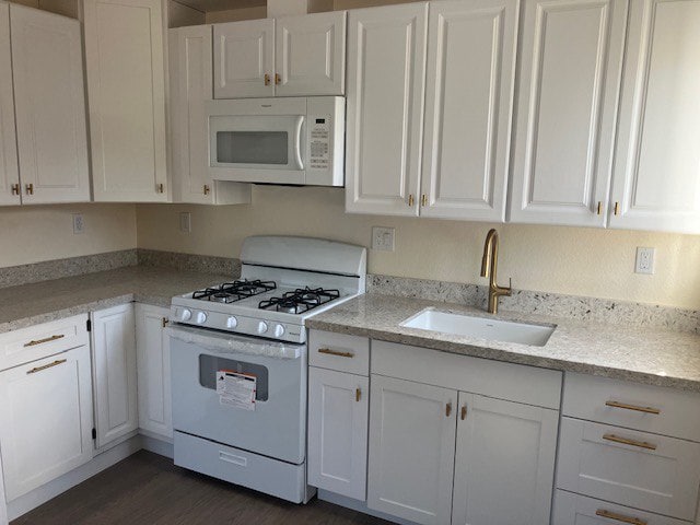 574 Yosemite Way in Salinas, CA - Foto de edificio - Building Photo