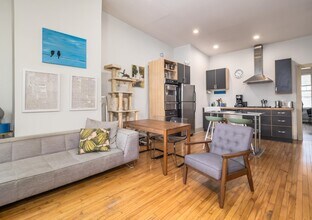 225 Pine St in Jersey City, NJ - Building Photo - Building Photo