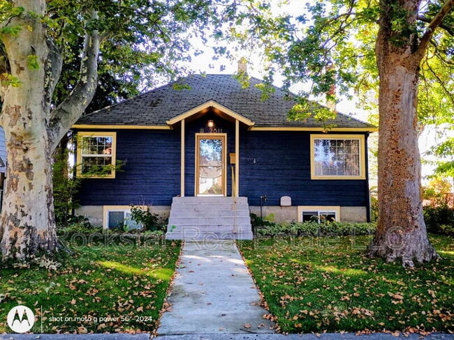 property at 2811 W Cleveland Ave