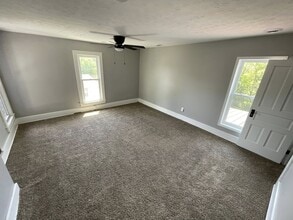 1554 Wheeling Ave in Zanesville, OH - Building Photo - Building Photo
