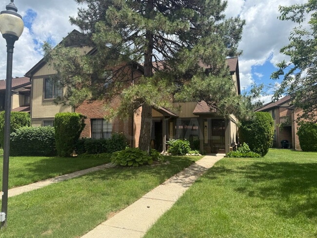 property at 1560 Meadowside Dr