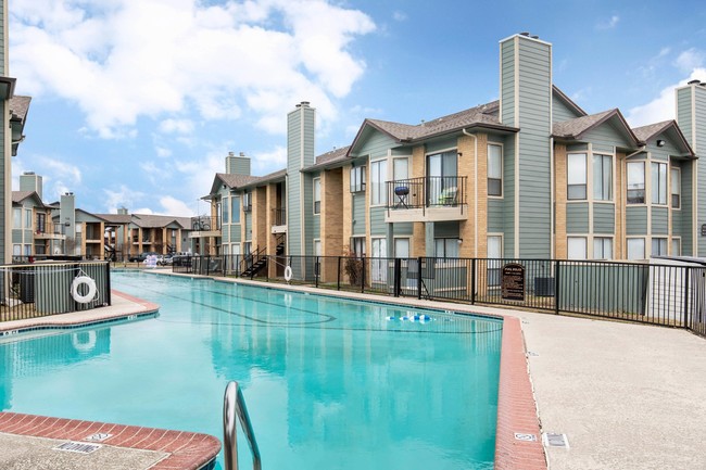 Lake Village West Apartments in Garland, TX - Building Photo - Building Photo