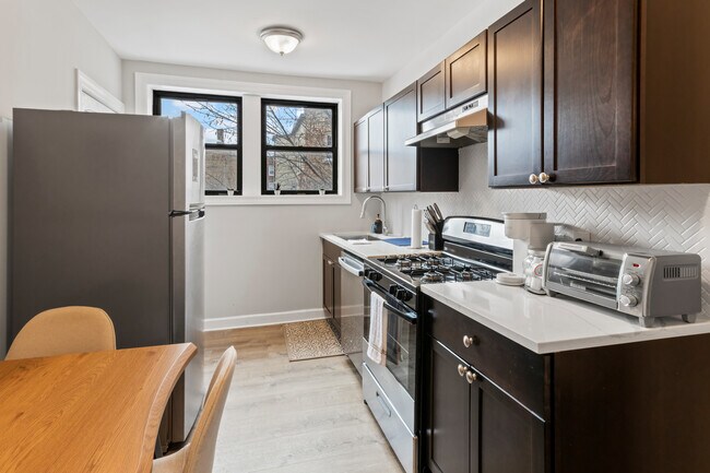 6439 N Hamilton Ave in Chicago, IL - Building Photo - Building Photo