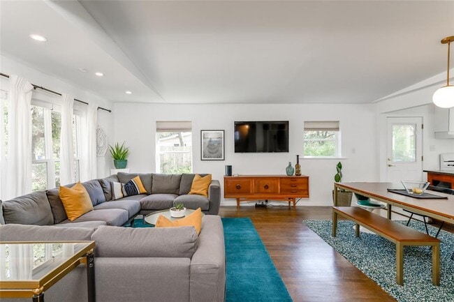 5323 Downs Dr in Austin, TX - Building Photo - Building Photo