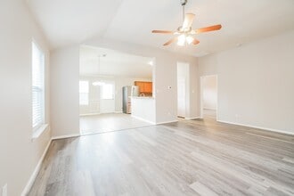 11747 Elizabeth Ct in Pinehurst, TX - Foto de edificio - Building Photo