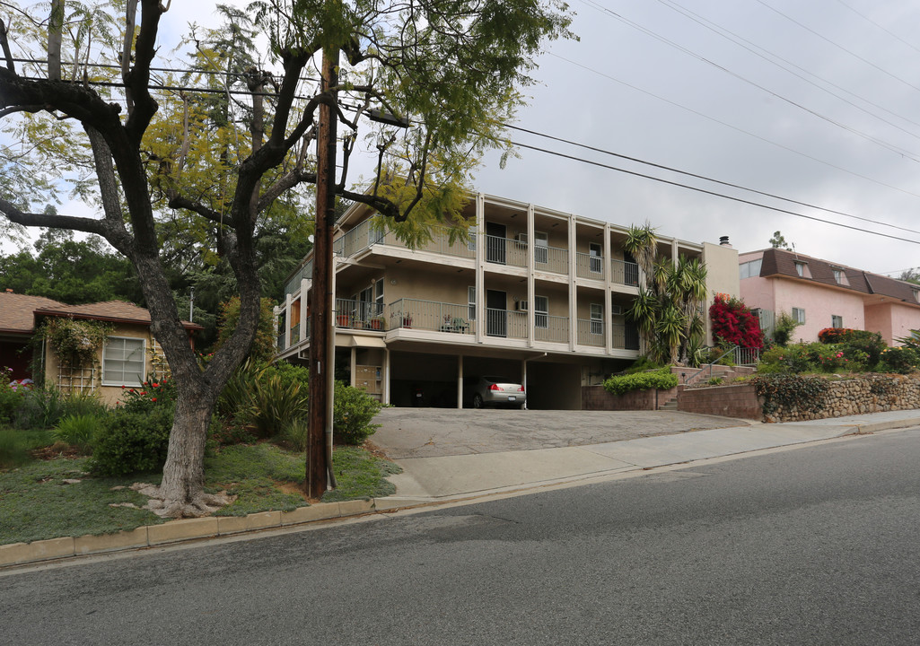 1853 Alpha Rd in Glendale, CA - Building Photo