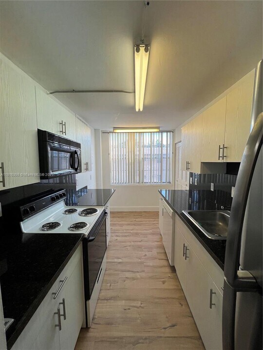 12105 NE 6th Ave in North Miami, FL - Building Photo