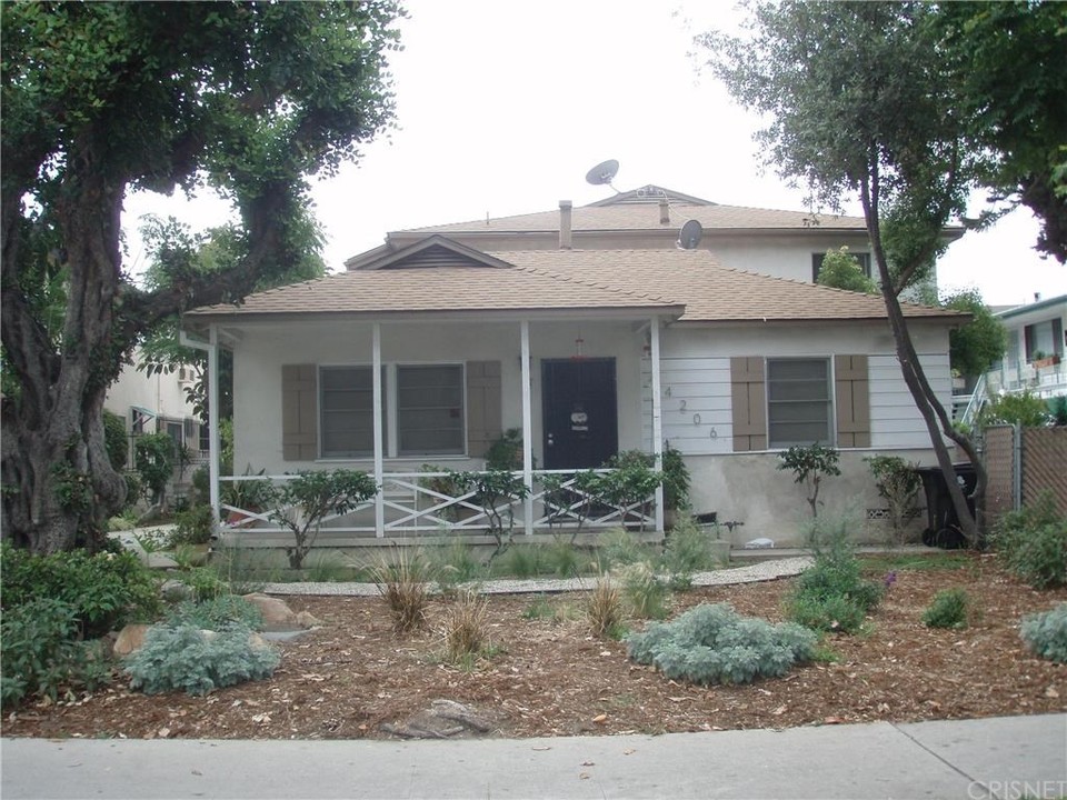 14206 Roscoe Blvd in Panorama City, CA - Building Photo