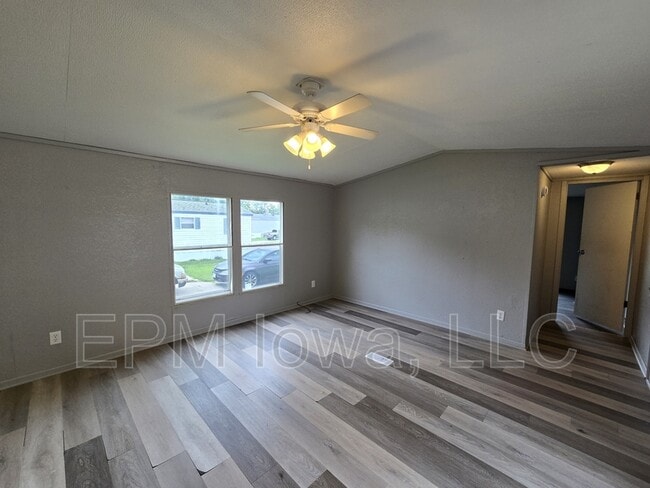 700 W Ridgeway Ave in Cedar Falls, IA - Building Photo - Building Photo