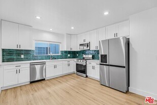 2007 Vestal Ave in Los Angeles, CA - Building Photo