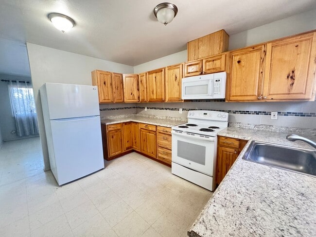 4360 Twain Dr in Olivehurst, CA - Building Photo - Building Photo
