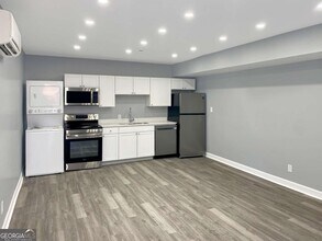 1745 Buckeye St SW in Atlanta, GA - Foto de edificio - Building Photo