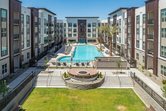 The Somerset in Glendale, AZ - Foto de edificio - Building Photo