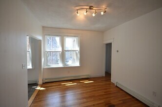 1675 Commonwealth Ave, Unit 3 in Boston, MA - Building Photo - Building Photo
