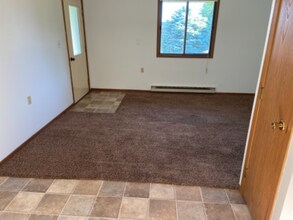 108 Willow Creek Ln in Hospers, IA - Building Photo - Building Photo