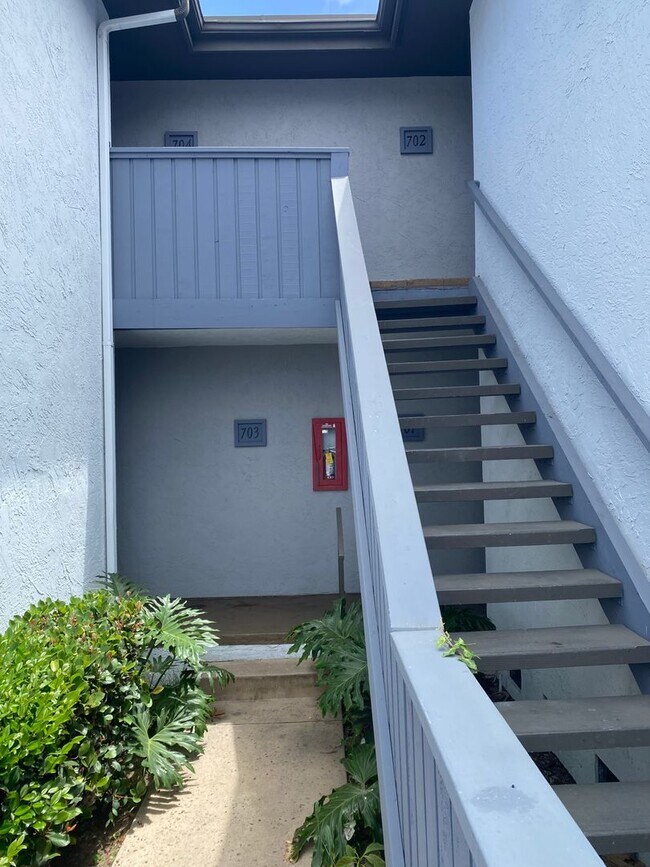 3215 Midway Dr in San Diego, CA - Building Photo - Building Photo