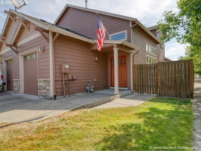 111 Coho Ter in Rainier, OR - Building Photo - Building Photo