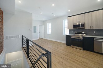 2701 W Glenwood Ave in Philadelphia, PA - Building Photo - Building Photo