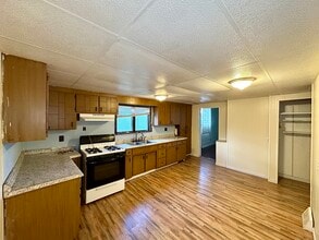 105 W Chartes St in New Castle, PA - Building Photo - Building Photo