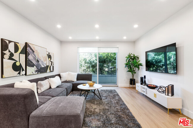 property at 909 Le Doux Rd