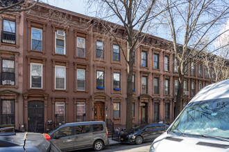 42 Saint Marks Pl in Brooklyn, NY - Foto de edificio - Building Photo