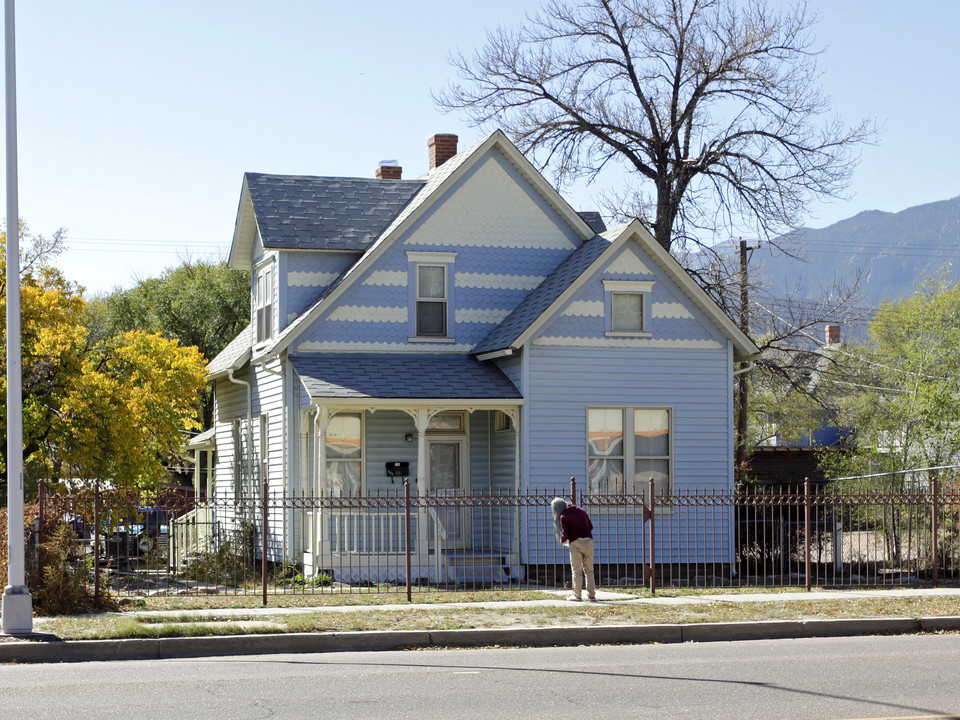 911 W Colorado Ave in Colorado Springs, CO - Building Photo