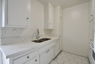 11840 Kittridge St in Los Angeles, CA - Building Photo - Building Photo