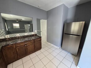 1068 NW 31st St in Miami, FL - Foto de edificio - Building Photo