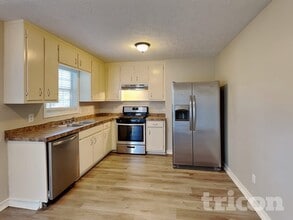 3721 Cherokee Overlook Dr in Canton, GA - Building Photo - Building Photo