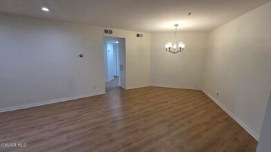 697 Sutton Crest Trail in Oak Park, CA - Building Photo - Building Photo