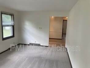 7255 Periwinkle Ave SE in Grand Rapids, MI - Foto de edificio - Building Photo