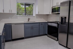 2227 SW 17th St in Miami, FL - Building Photo