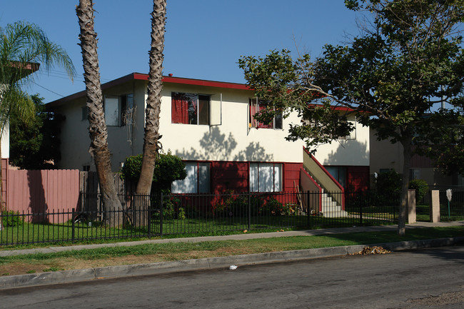 2510 S Baker St in Santa Ana, CA - Building Photo - Building Photo