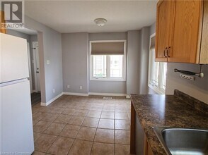 535 535 Windflower Cres in Kitchener, ON - Building Photo - Building Photo
