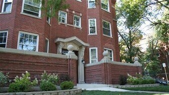 2823 W Logan Blvd, Unit 2825-1 in Chicago, IL - Building Photo