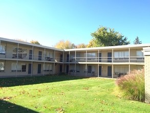 Silverstone Apartments in Warren, MI - Foto de edificio - Building Photo